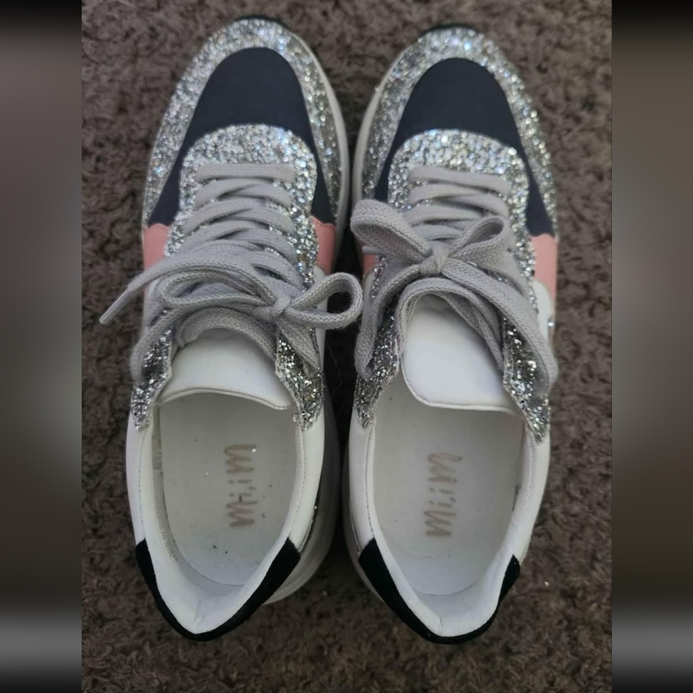 Beautiful shoes! Size 8